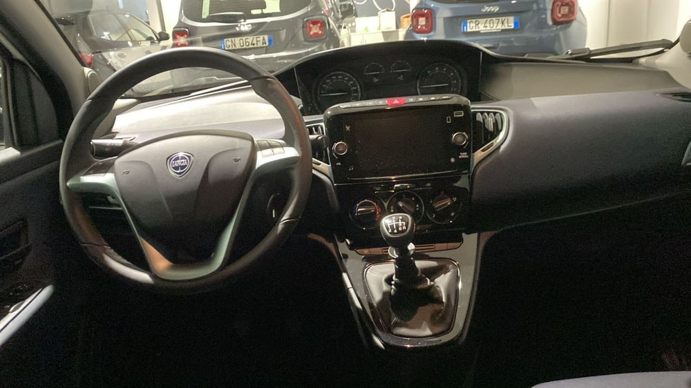 Lancia Ypsilon usata a Bergamo (19)