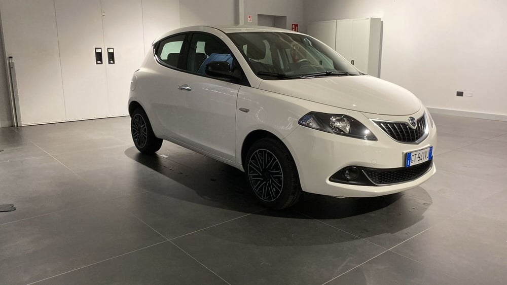 Lancia Ypsilon usata a Bergamo (5)