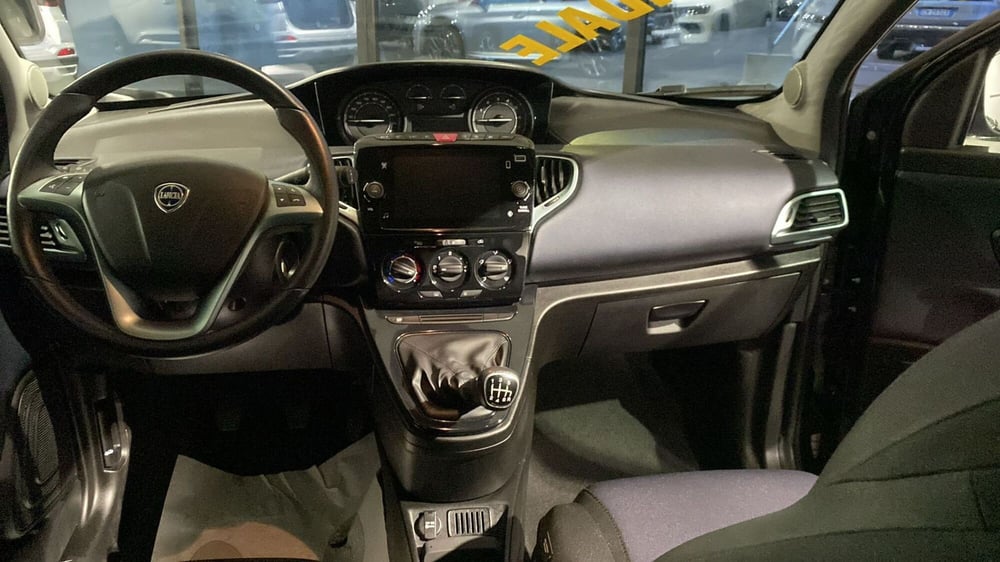 Lancia Ypsilon usata a Bergamo (11)