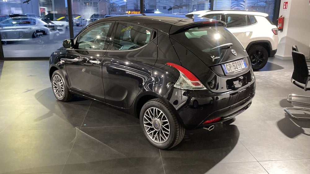 Lancia Ypsilon usata a Bergamo (2)