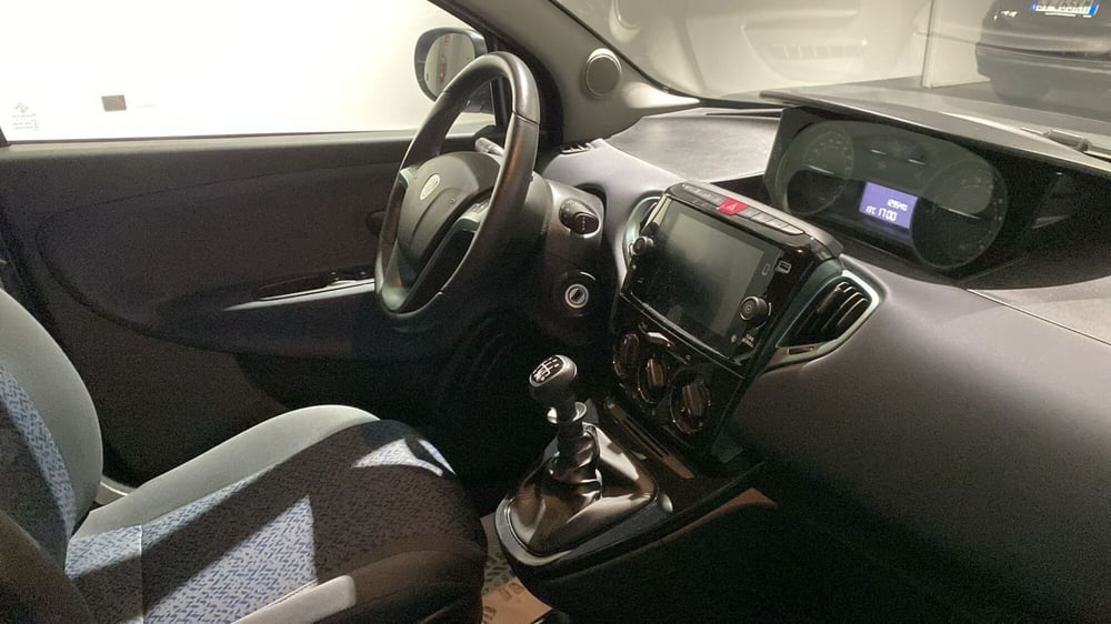 Lancia Ypsilon usata a Bergamo (11)