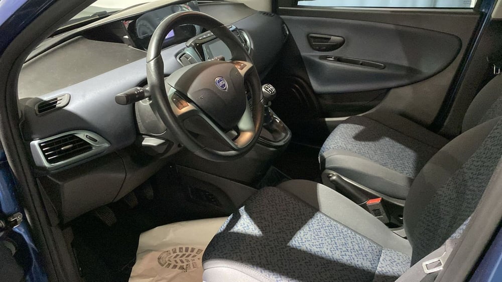 Lancia Ypsilon usata a Bergamo (17)