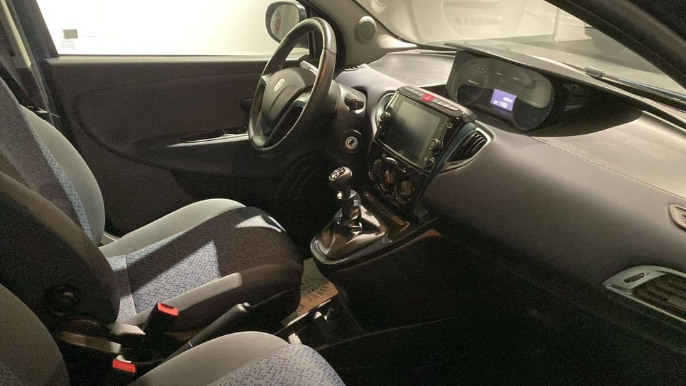 Lancia Ypsilon usata a Bergamo (9)