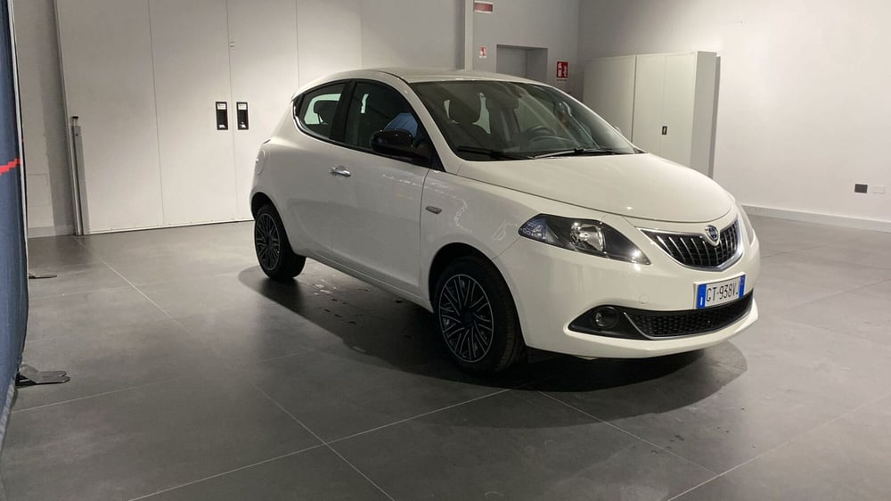 Lancia Ypsilon usata a Bergamo (5)