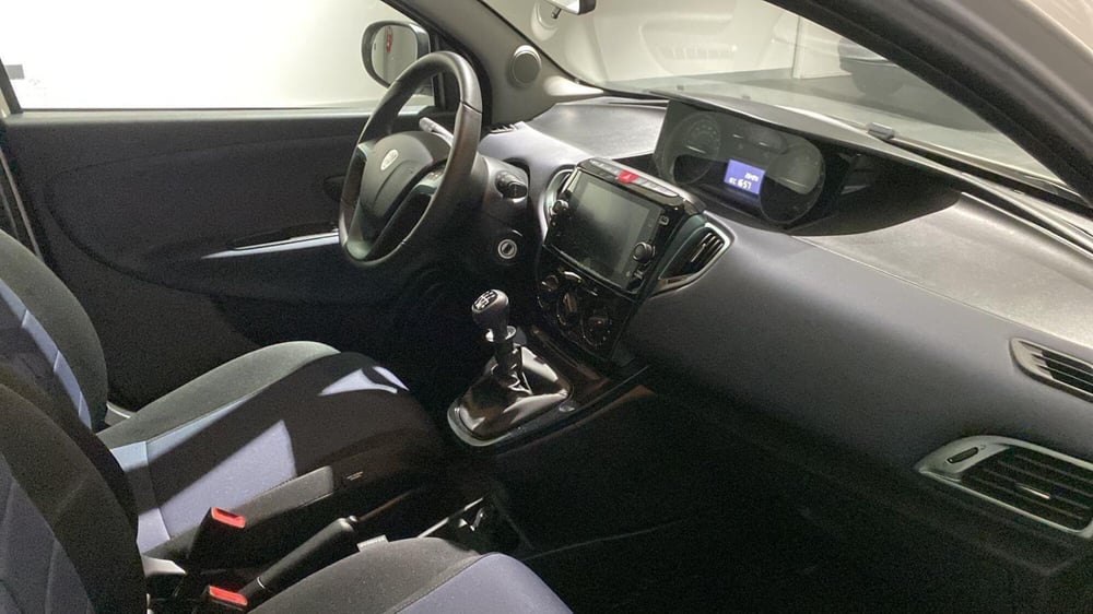 Lancia Ypsilon usata a Bergamo (9)