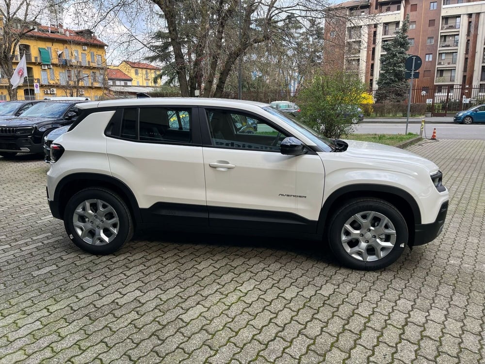 Jeep Avenger nuova a Milano (5)