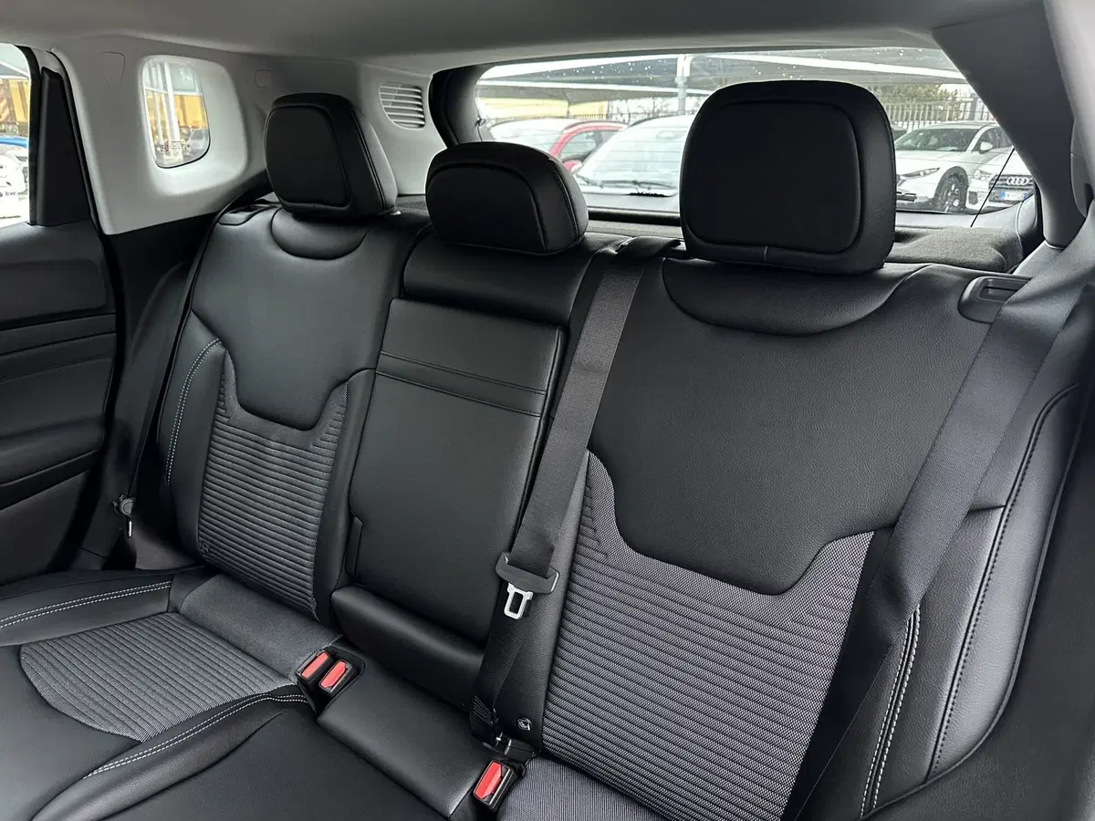 Jeep Compass nuova a Torino (12)