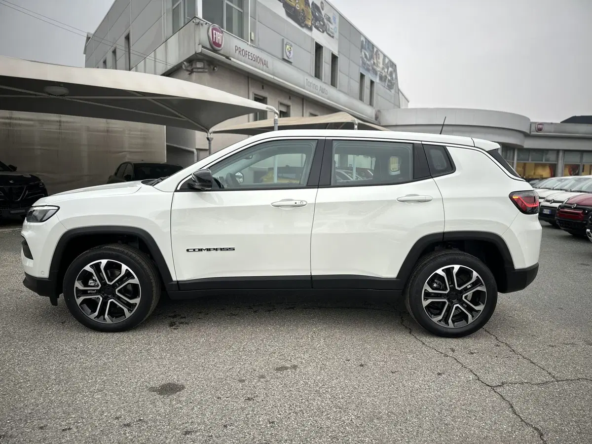 Jeep Compass nuova a Torino (4)