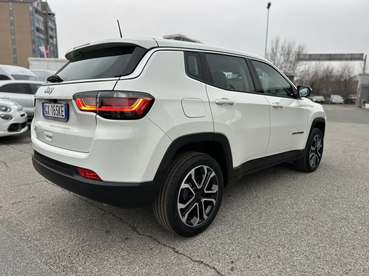 Jeep Compass nuova a Torino (7)
