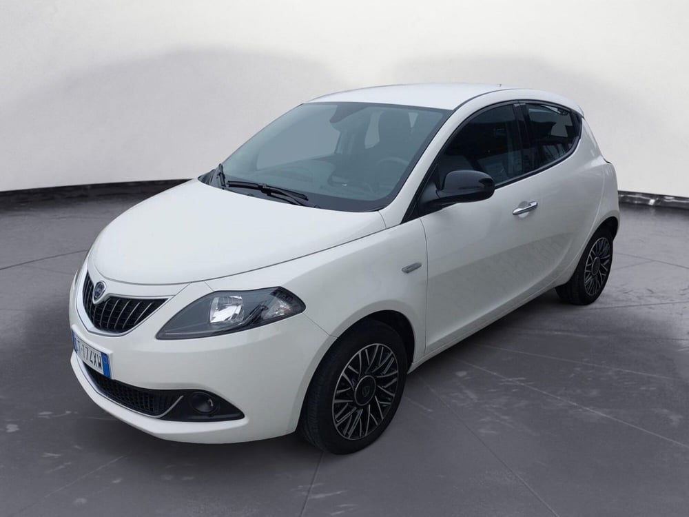 Lancia Ypsilon usata a Pavia