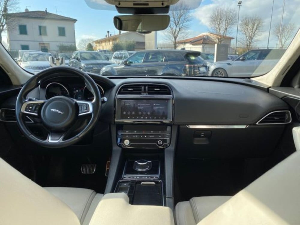 Jaguar F-Pace usata a Livorno (9)