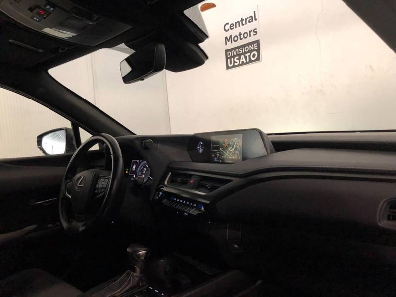 Lexus UX usata a Torino (8)