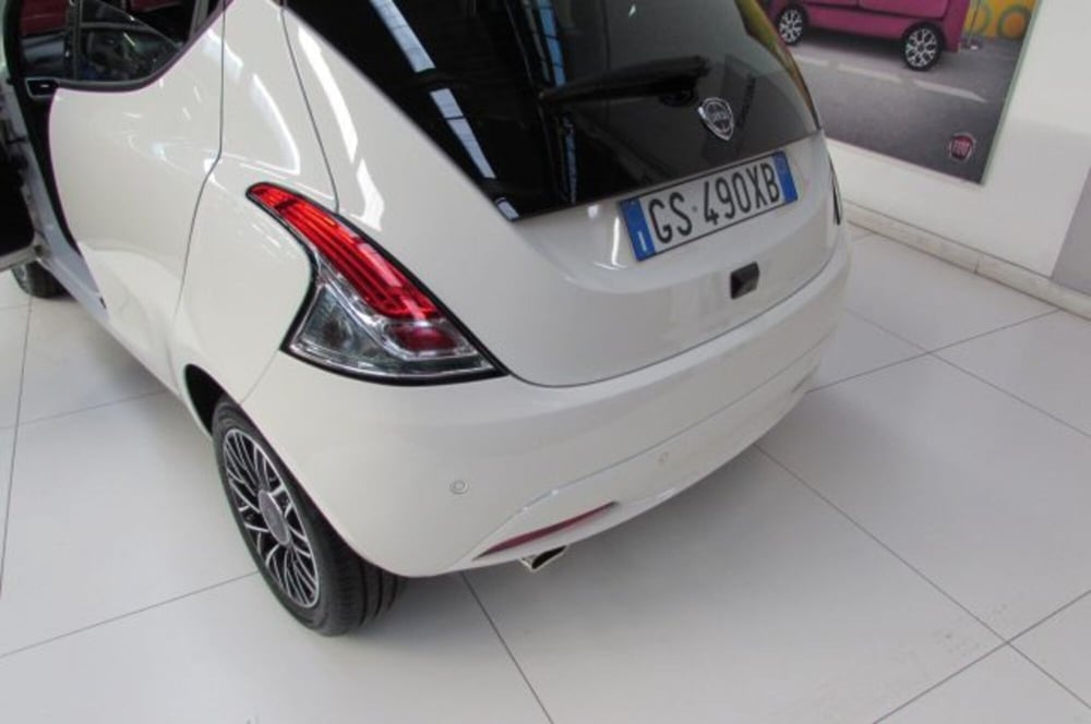 Lancia Ypsilon usata a Milano (15)