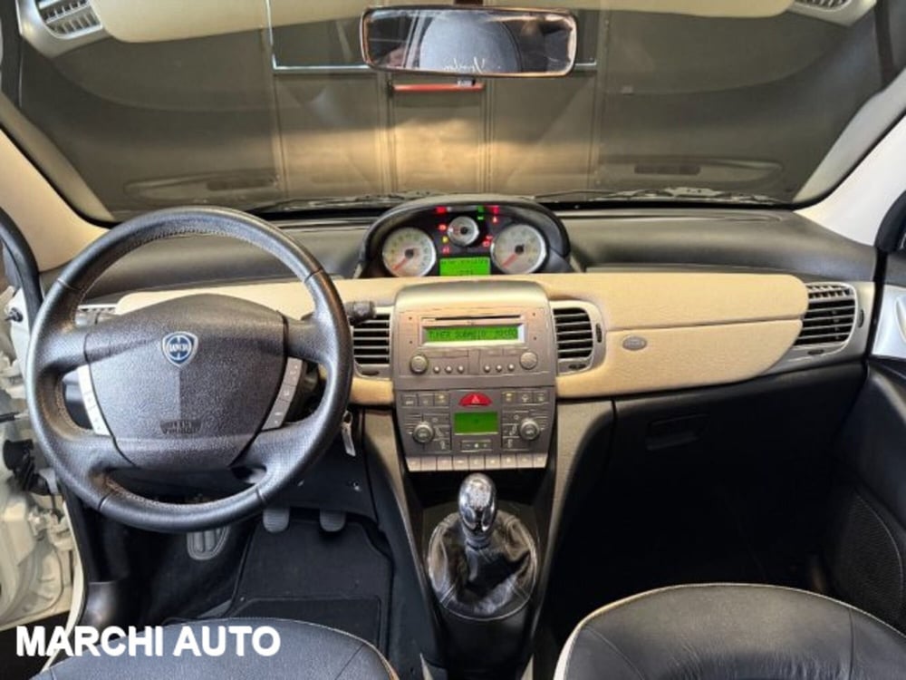 Lancia Ypsilon usata a Perugia (13)