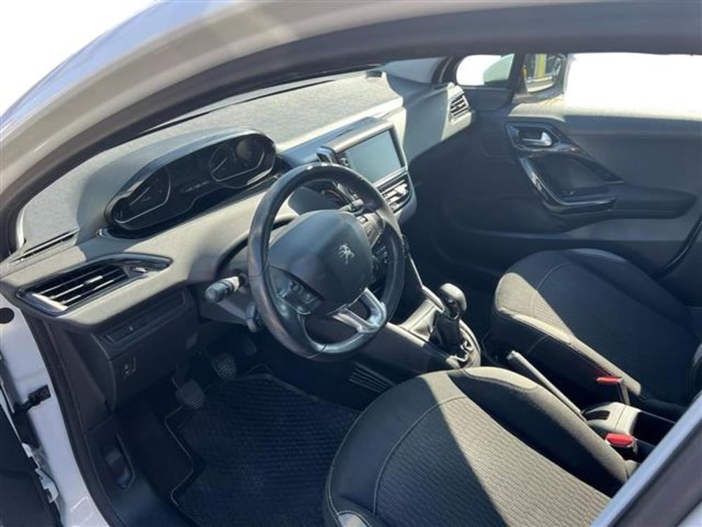 Peugeot 208 usata a Livorno (9)