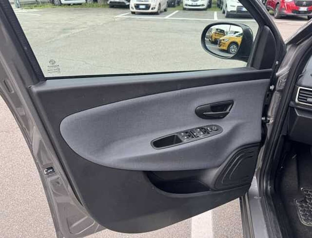 Lancia Ypsilon usata a Ravenna (11)