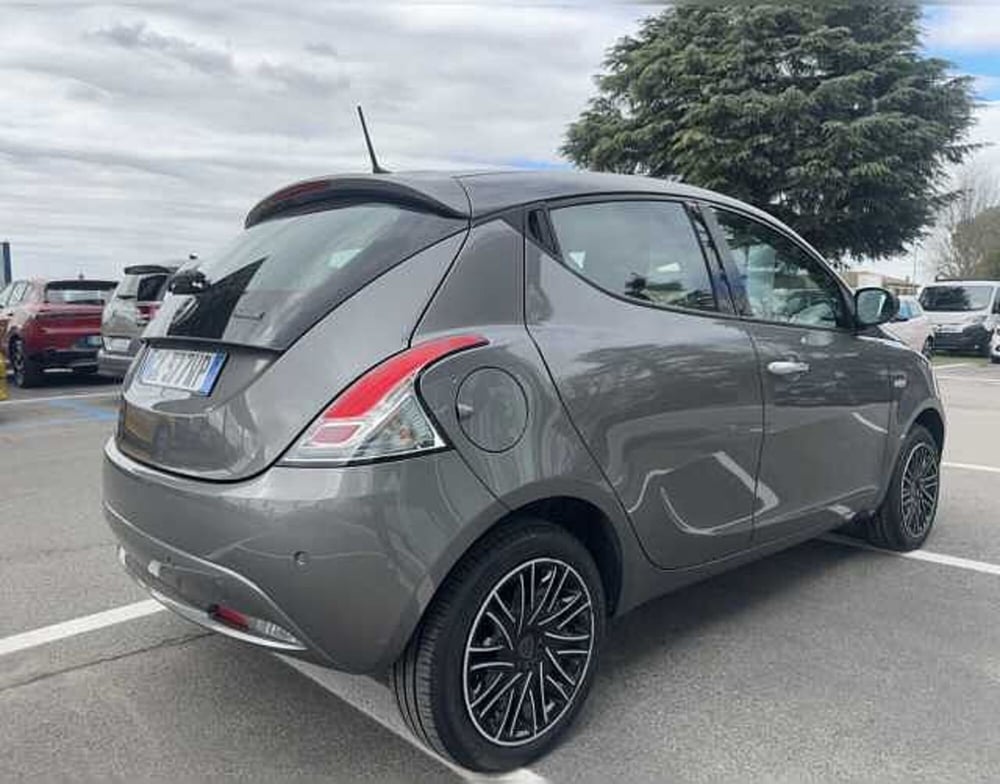 Lancia Ypsilon usata a Ravenna (4)