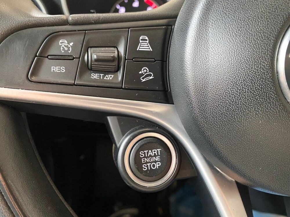 Alfa Romeo Stelvio usata a Torino (13)