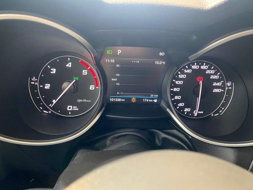 Alfa Romeo Stelvio usata a Torino (5)