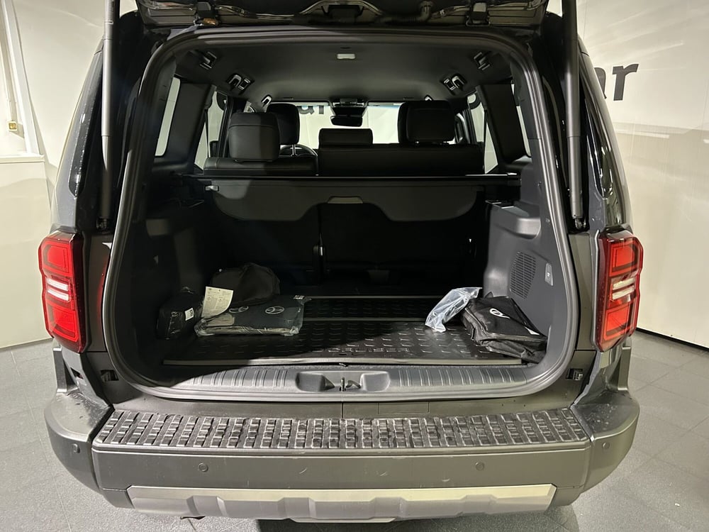 Toyota Land Cruiser nuova a Milano (4)