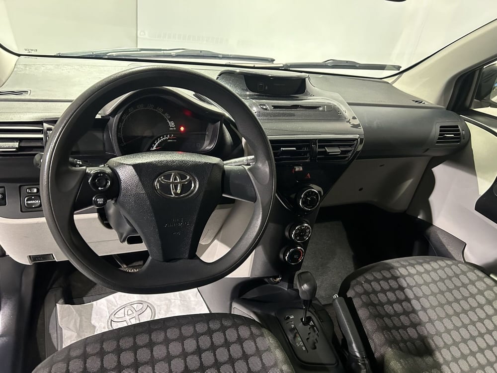 Toyota iQ usata a Milano (10)