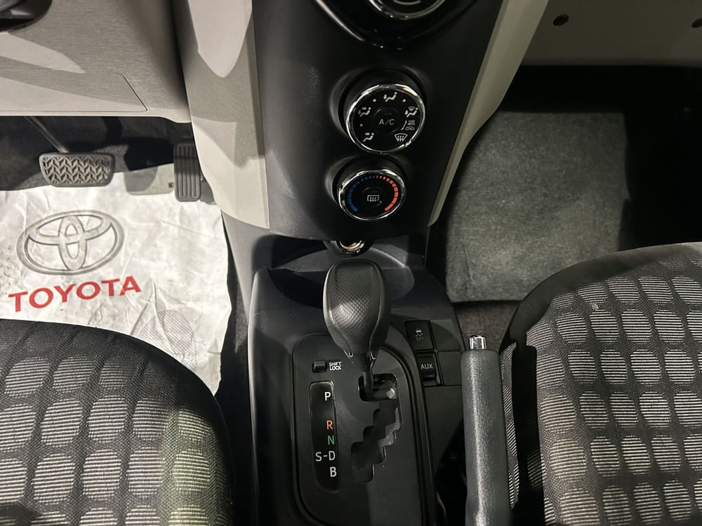 Toyota iQ usata a Milano (16)