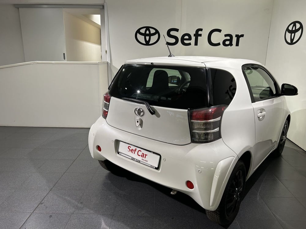 Toyota iQ usata a Milano (4)