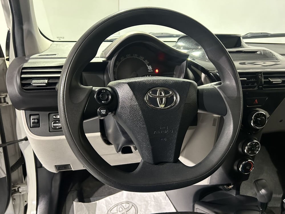 Toyota iQ usata a Milano (8)