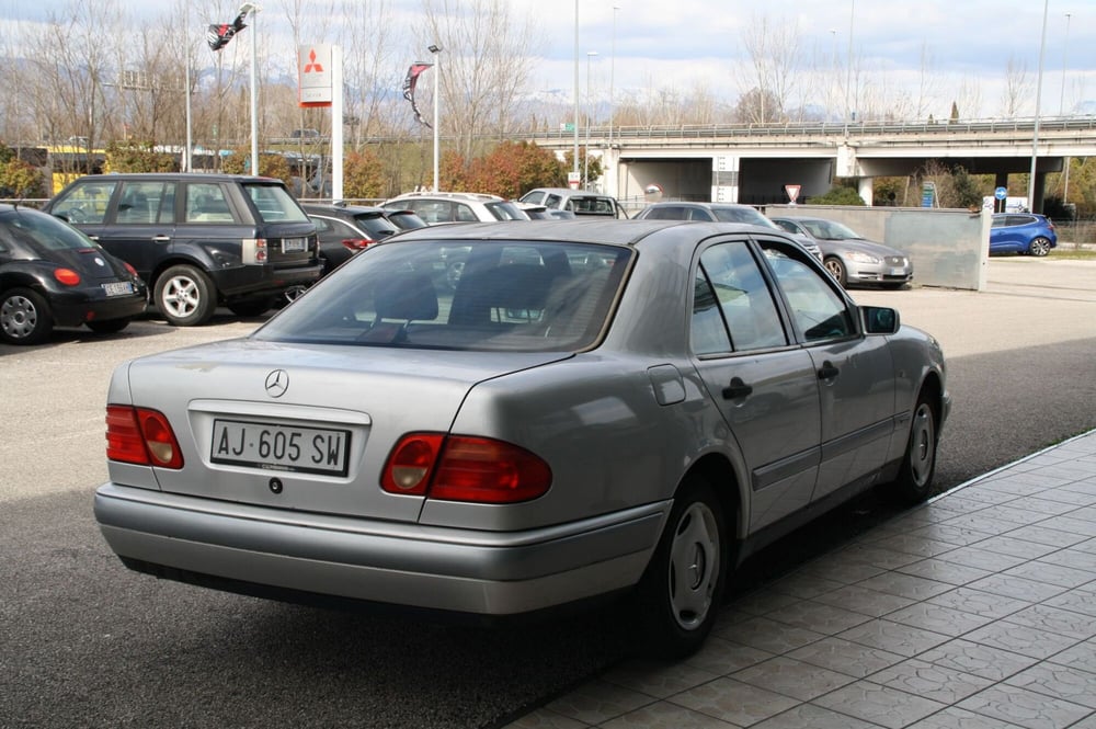 Mercedes-Benz Classe E usata a Pordenone (4)