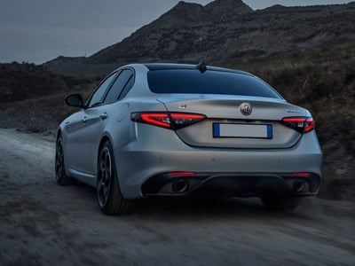 Alfa Romeo Giulia 2.2 Turbodiesel 210 CV AT8 AWD Q4 Veloce  nuova a Bari