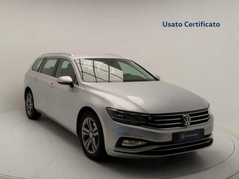 Volkswagen Passat Variant usata a Avellino
