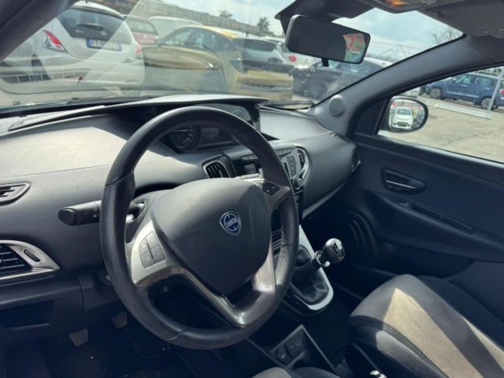 Lancia Ypsilon usata a Biella (15)