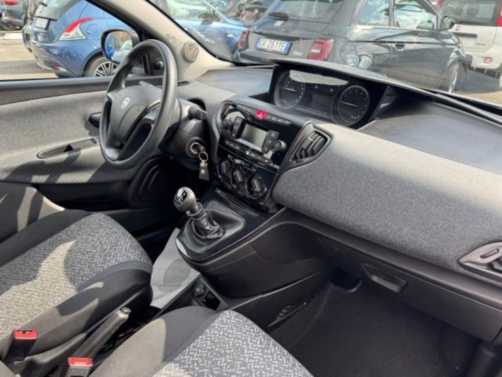 Lancia Ypsilon usata a Biella (11)