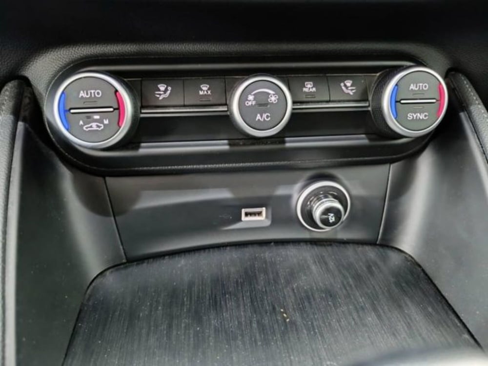 Alfa Romeo Stelvio usata a Catania (12)