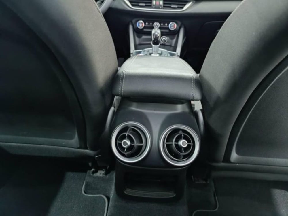Alfa Romeo Stelvio usata a Catania (17)