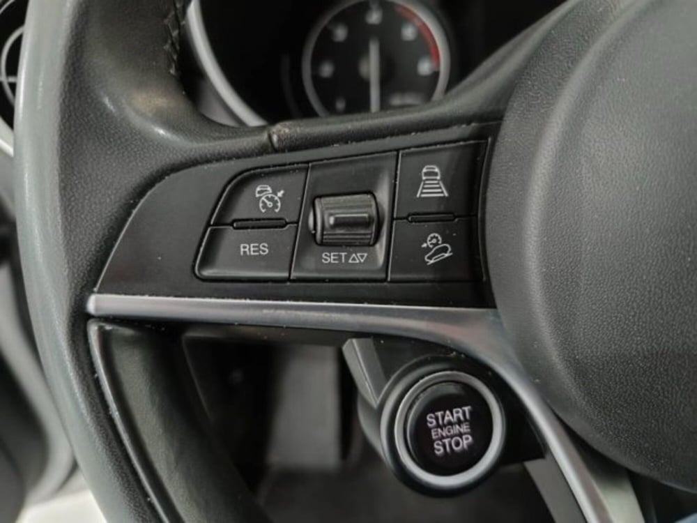 Alfa Romeo Stelvio usata a Catania (18)