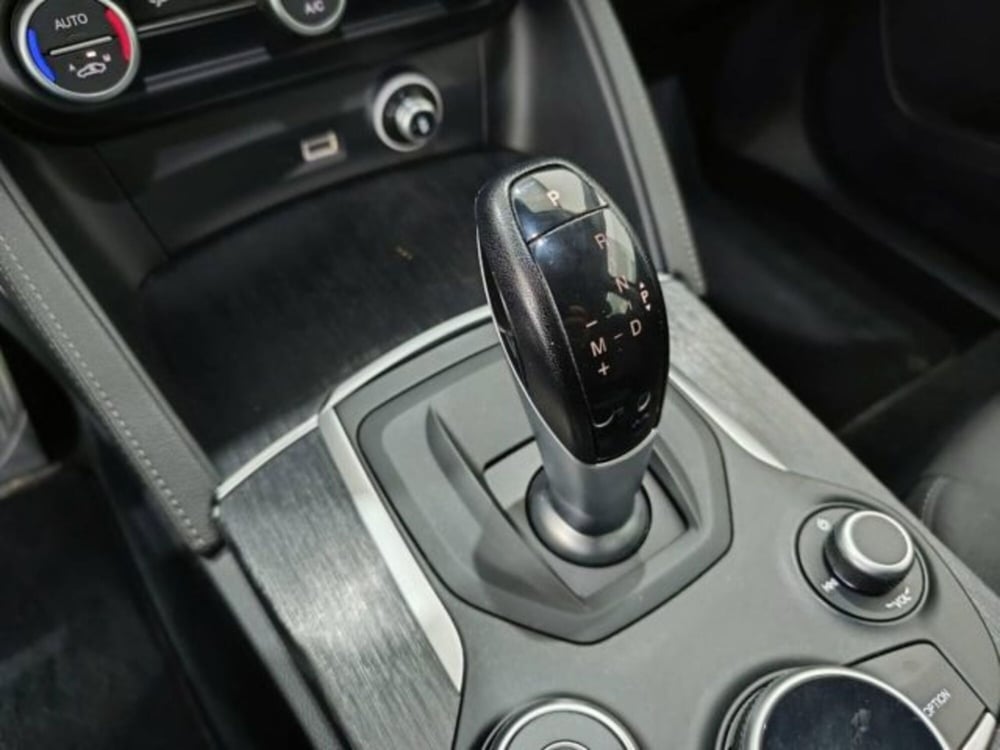 Alfa Romeo Stelvio usata a Catania (8)