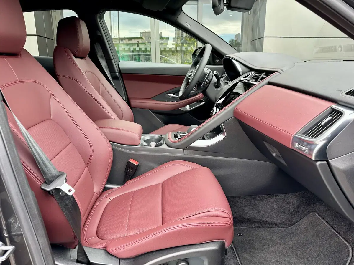 Jaguar E-Pace usata a Bari (3)