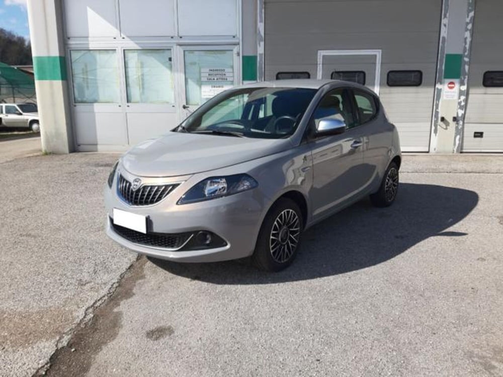 Lancia Ypsilon usata a Padova (3)