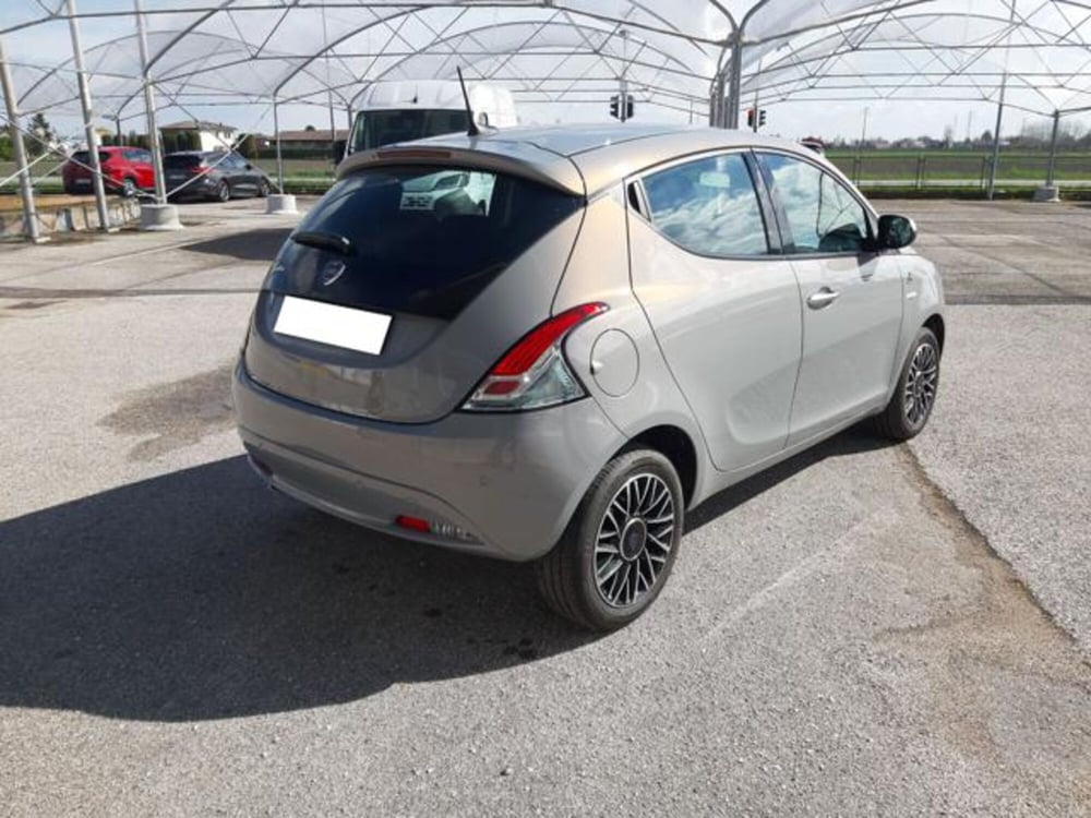 Lancia Ypsilon usata a Padova (6)