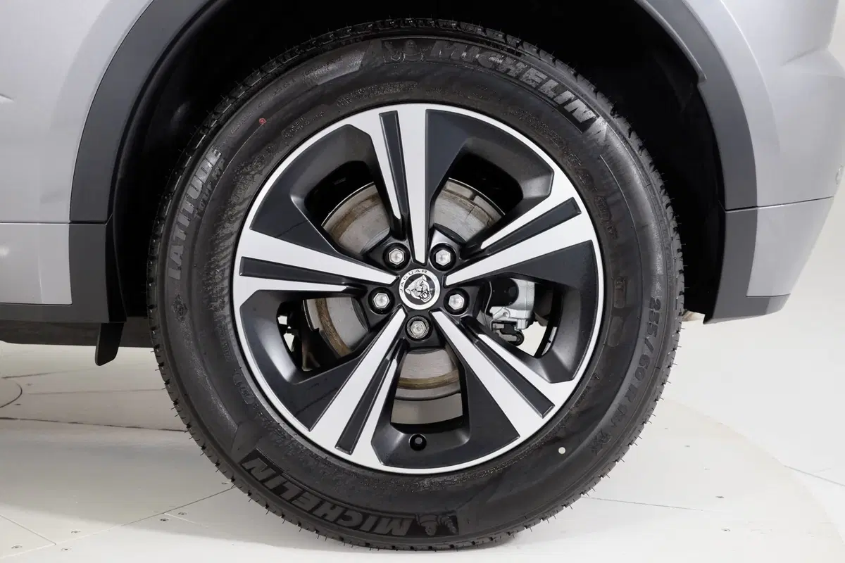 Jaguar E-Pace usata a Torino (9)