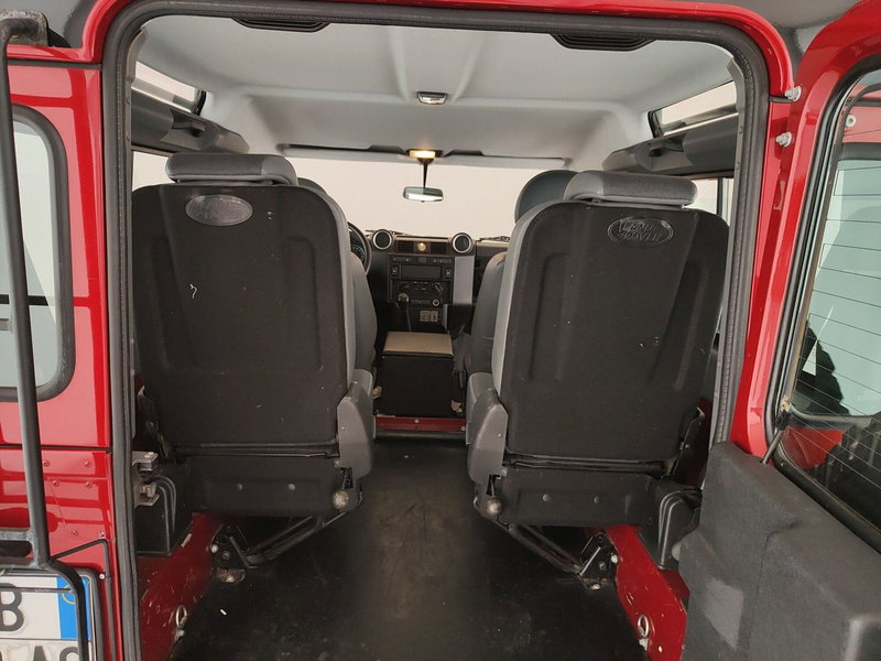 Land Rover Defender usata a Caserta (10)