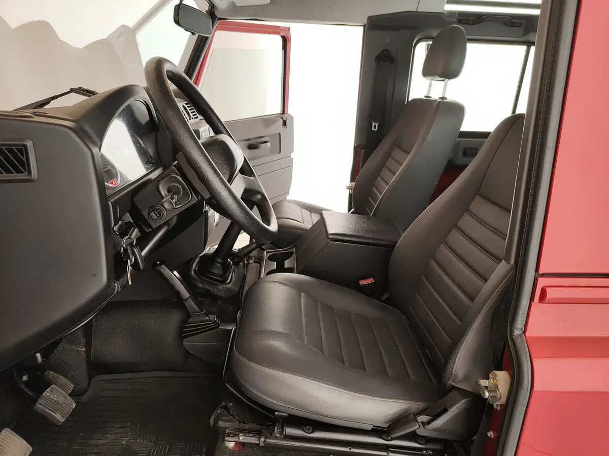 Land Rover Defender usata a Caserta (18)