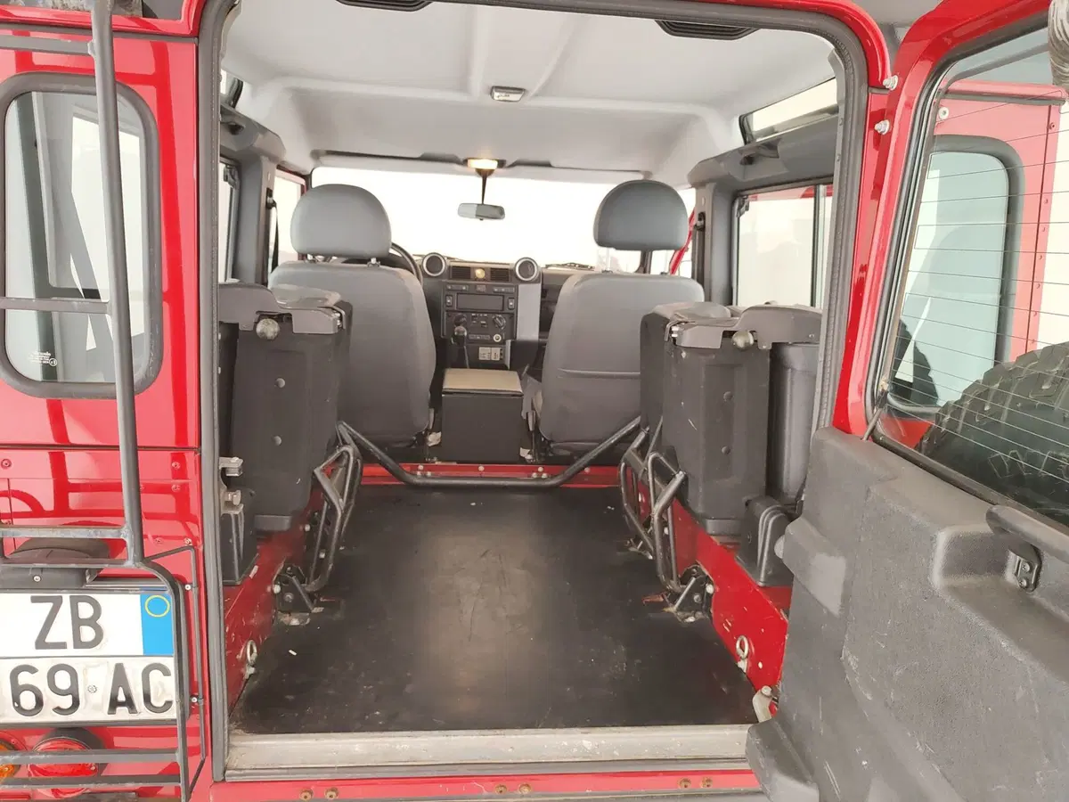 Land Rover Defender usata a Caserta (9)