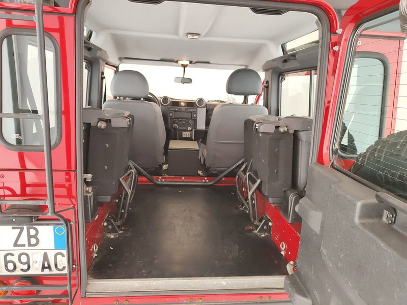 Land Rover Defender usata a Caserta (9)