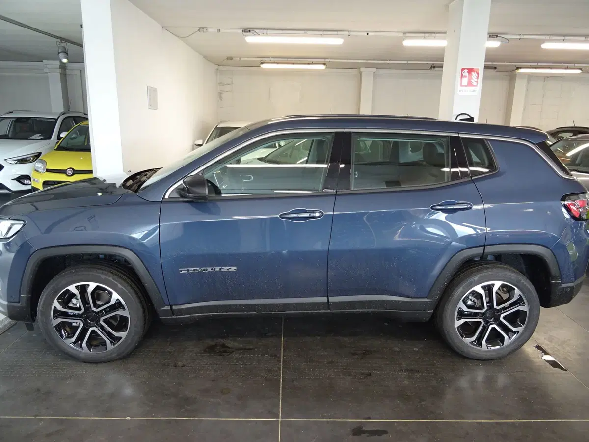 Jeep Compass nuova a Lucca (2)