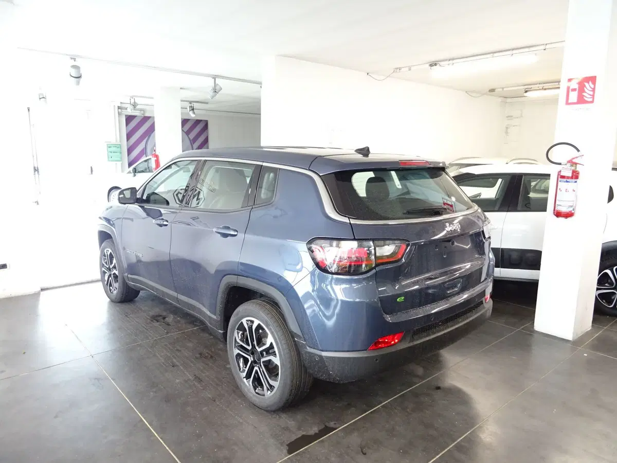 Jeep Compass nuova a Lucca (3)