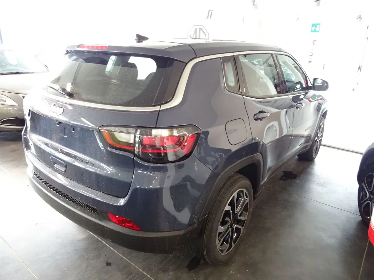 Jeep Compass nuova a Lucca (4)
