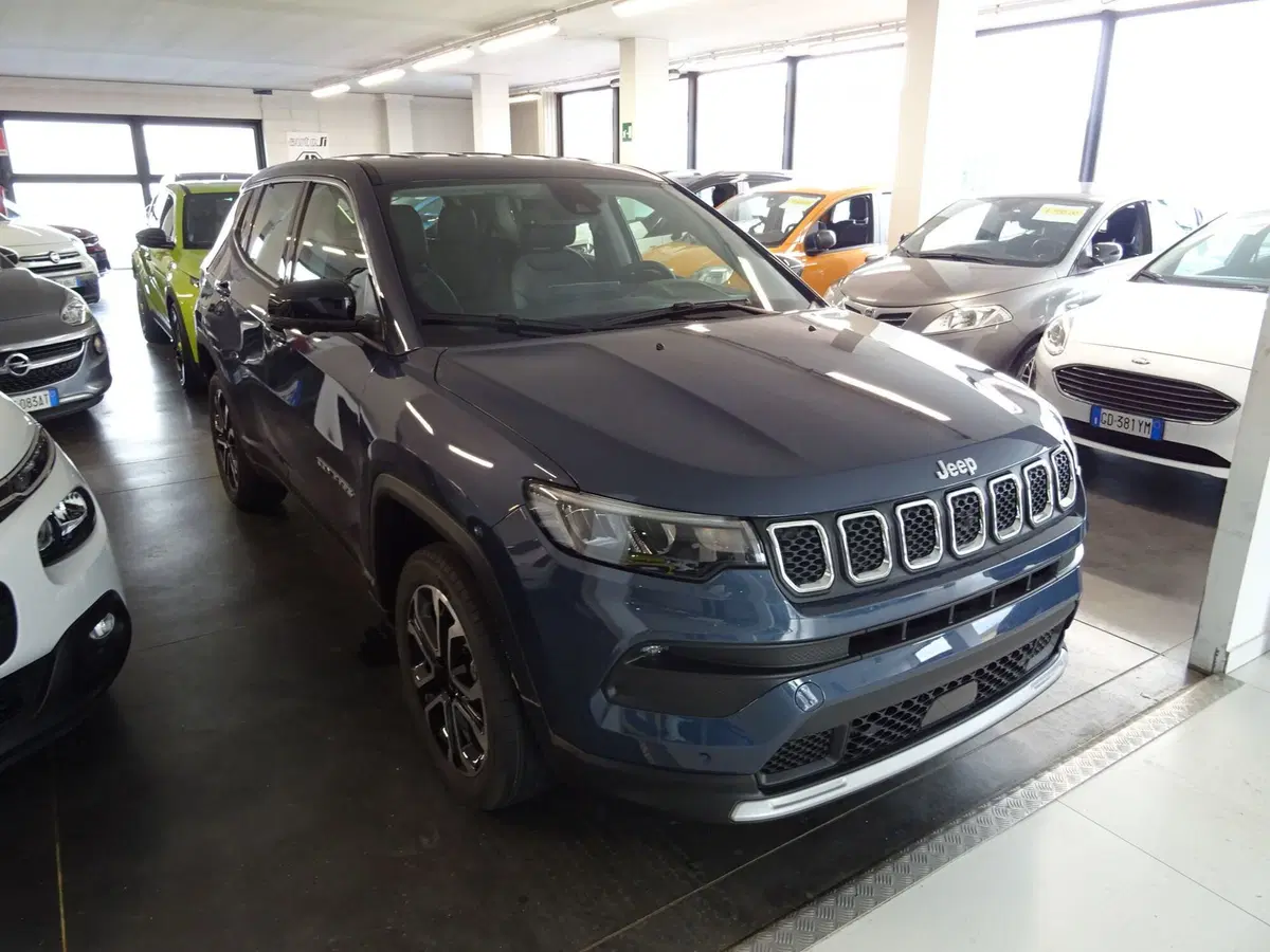Jeep Compass nuova a Lucca (5)