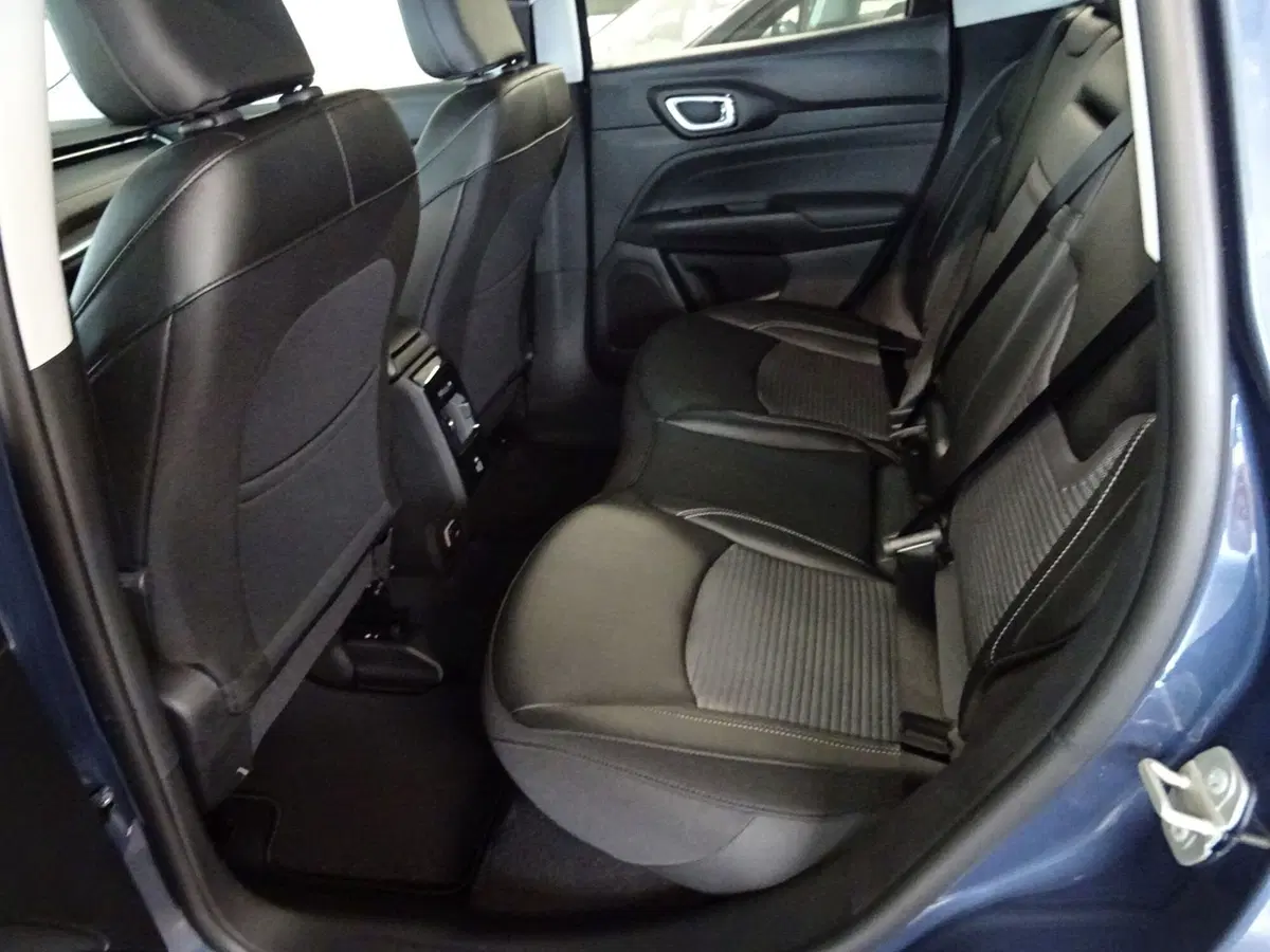 Jeep Compass nuova a Lucca (9)